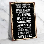 Biz Bu Evde Gerçekçiyiz Ahşap Retro Vintage Poster 