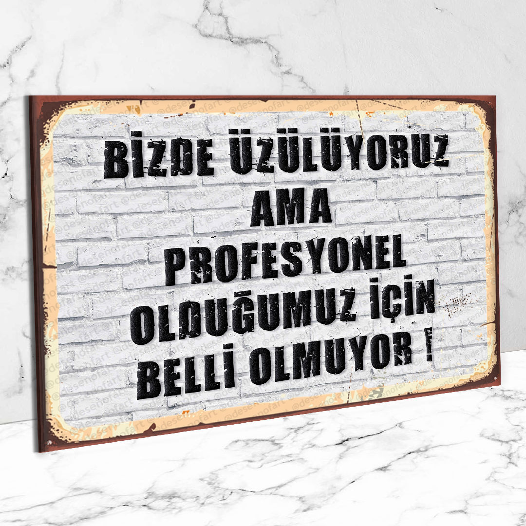 Bizde Üzülüyoruz ama Retro Poster